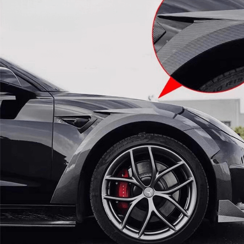 Kit carrosserie Turbo pour Tesla Model 3, mettant en avant des détails aérodynamiques et des jantes élégantes.