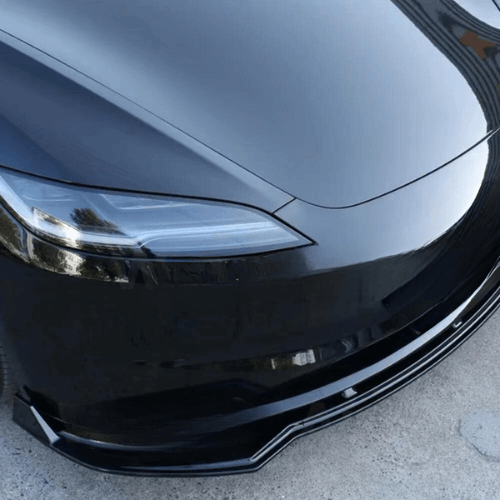 Spoiler avant Carbone sur Tesla Model 3 Highland, améliorant aérodynamisme et style élégant.