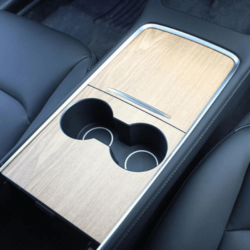 Covering console centrale en bois pour Tesla, ajoutant style et protection à l'intérieur du véhicule électrique.