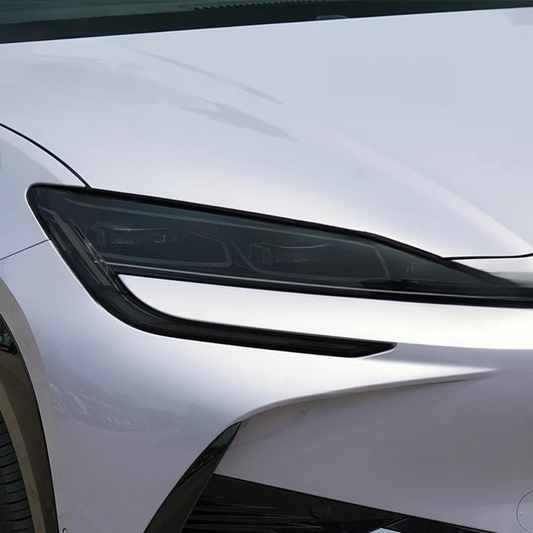 Phares du BYD Sealion 07 avec film de protection en TPU pour un look moderne et préservation.