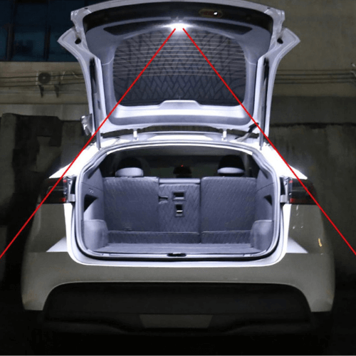 Pack LED Coffre Arrière pour Tesla Model Y avec éclairage puissant et homogène dans le coffre.