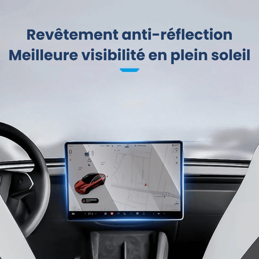 Écran de voiture avec revêtement anti-réflexion pour meilleure visibilité en plein soleil.
