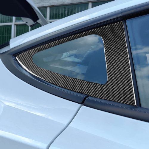 Covering montant de custode for Tesla Model 3, showcasing high-quality carbon fiber design for vehicle customization.