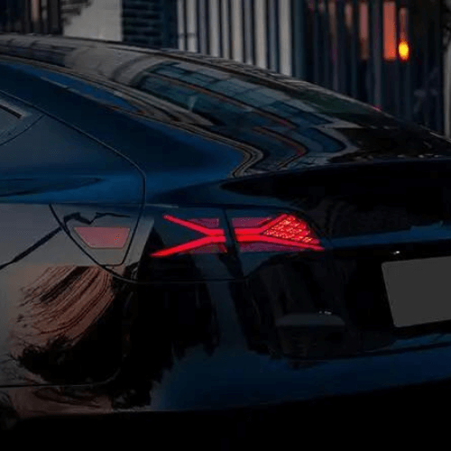 Feux arrière LED design pour Tesla, offrant élégance et visibilité améliorée.