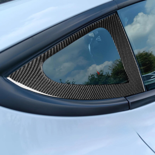 Covering montant de custode for Tesla Model 3 Highland, featuring carbon fiber design, enhancing vehicle style and protection.