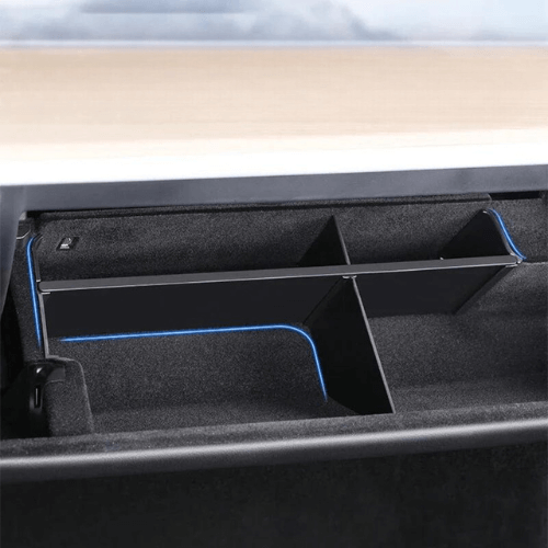Organisateur de boîte à gants pour Tesla, offrant des compartiments multiples pour un rangement optimisé.
