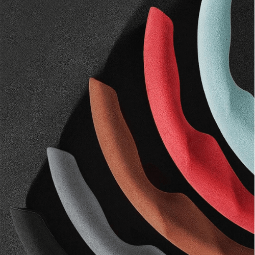 Couvre volant en suédine pour Tesla, disponible en plusieurs couleurs élégantes comme gris, brun, rouge et bleu.