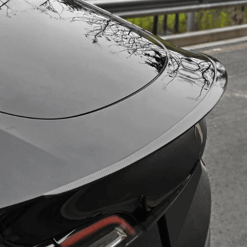 Becquet-Spoiler pour Tesla Model 3 ou Y, améliorant l'aérodynamisme avec un design élégant et en carbone.