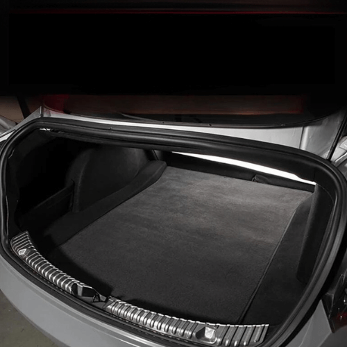 Tapis de coffre pour Tesla Model 3 ou Y, offrant élégance et protection dans l'espace de chargement.