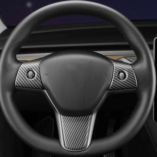 Volant de Tesla Model 3 avec revêtement en carbone, offrant style et confort dans un design moderne.