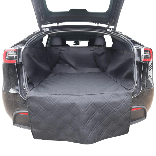 Coffre de Tesla Model Y avec protection de coffre noire, idéale pour garder l'intérieur propre et stylé.