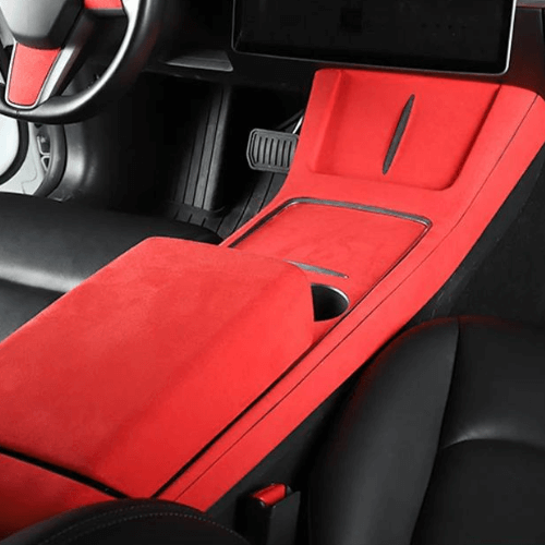 Covering console centrale in red for Tesla interior, enhancing style and protection.