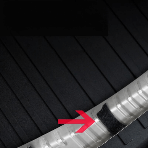 Protection de seuil de coffre pour Tesla Model 3 Highland, ajoutant élégance et protection contre les rayures.