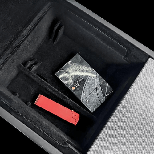 Organisateur de console centrale pour Tesla Model 3 Highland avec compartiments pour accessoires essentiels.