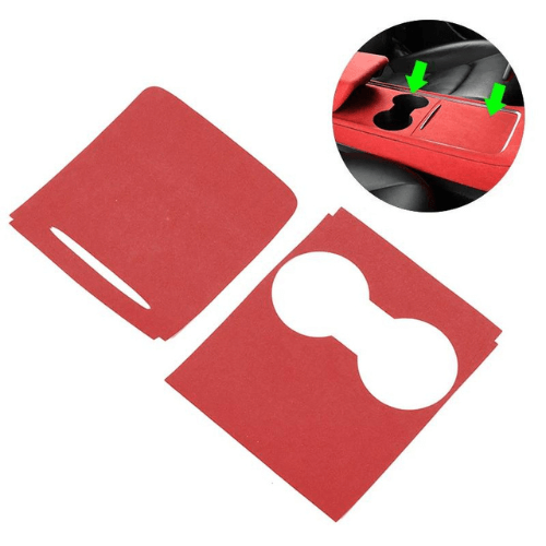 Covering console centrale Tesla in red, enhancing vehicle interior style and protection.