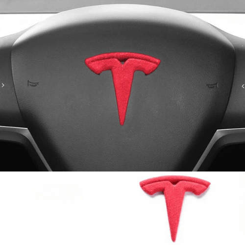 Volant de Tesla Model 3 avec recouvrement en suédine rouge pour un look moderne et une meilleure adhérence.