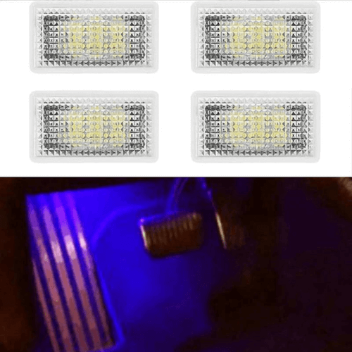 Pack LED Intérieur pour Tesla, comprenant quatre ampoules LED pour un éclairage d'ambiance multicolore.
