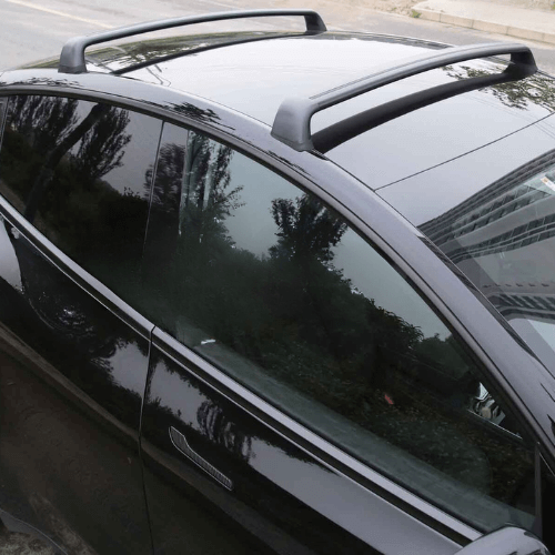 Barres de toit pour Tesla Model Y, offrant style et praticité avec design aérodynamique.