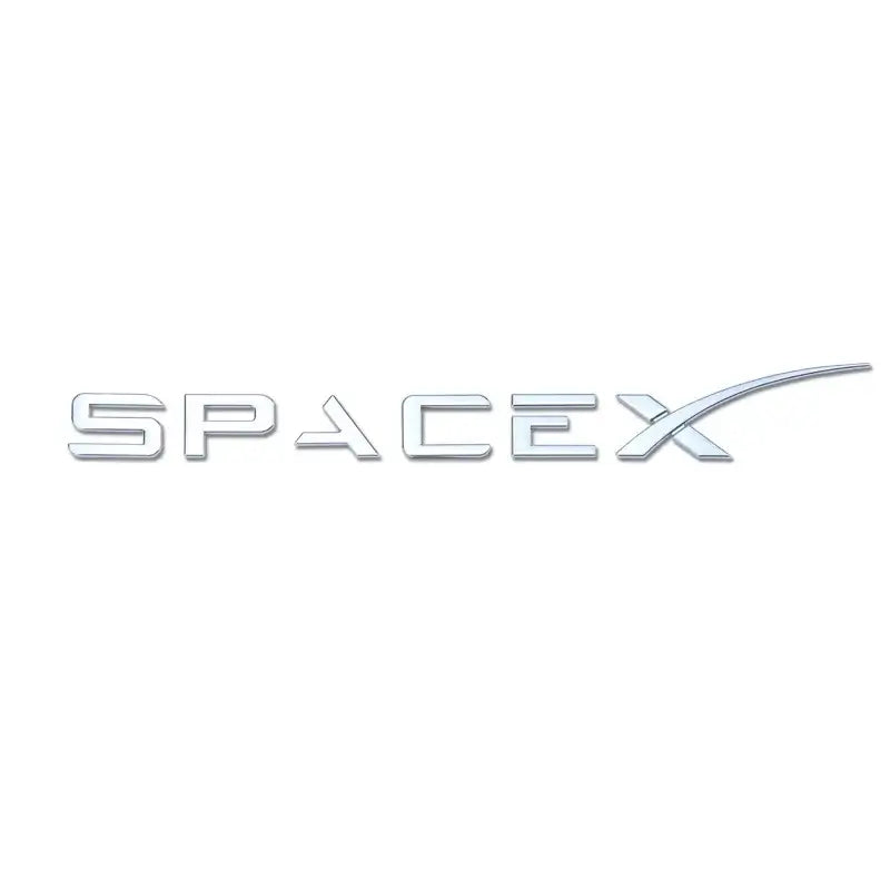 Logo SpaceX en acier inoxydable, symbolisant l'innovation et l'exploration spatiale.