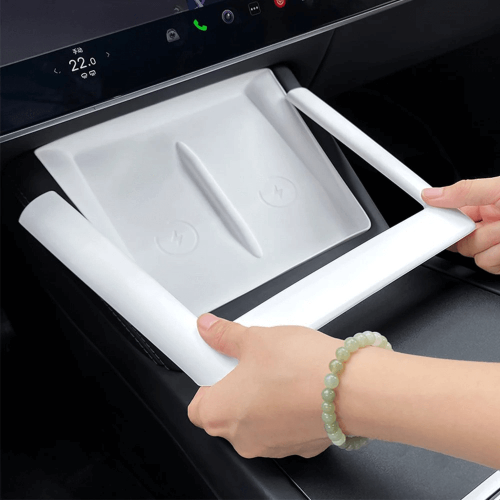 Covering console centrale for Tesla Model Y Juniper 2025, providing protection and style for the central charging area.