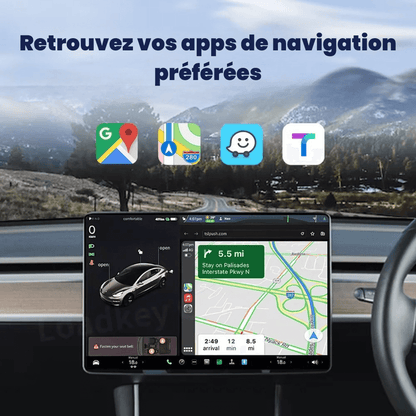 Écran de navigation pour Tesla montrant des apps populaires comme Google Maps et Waze sur route avec paysage.