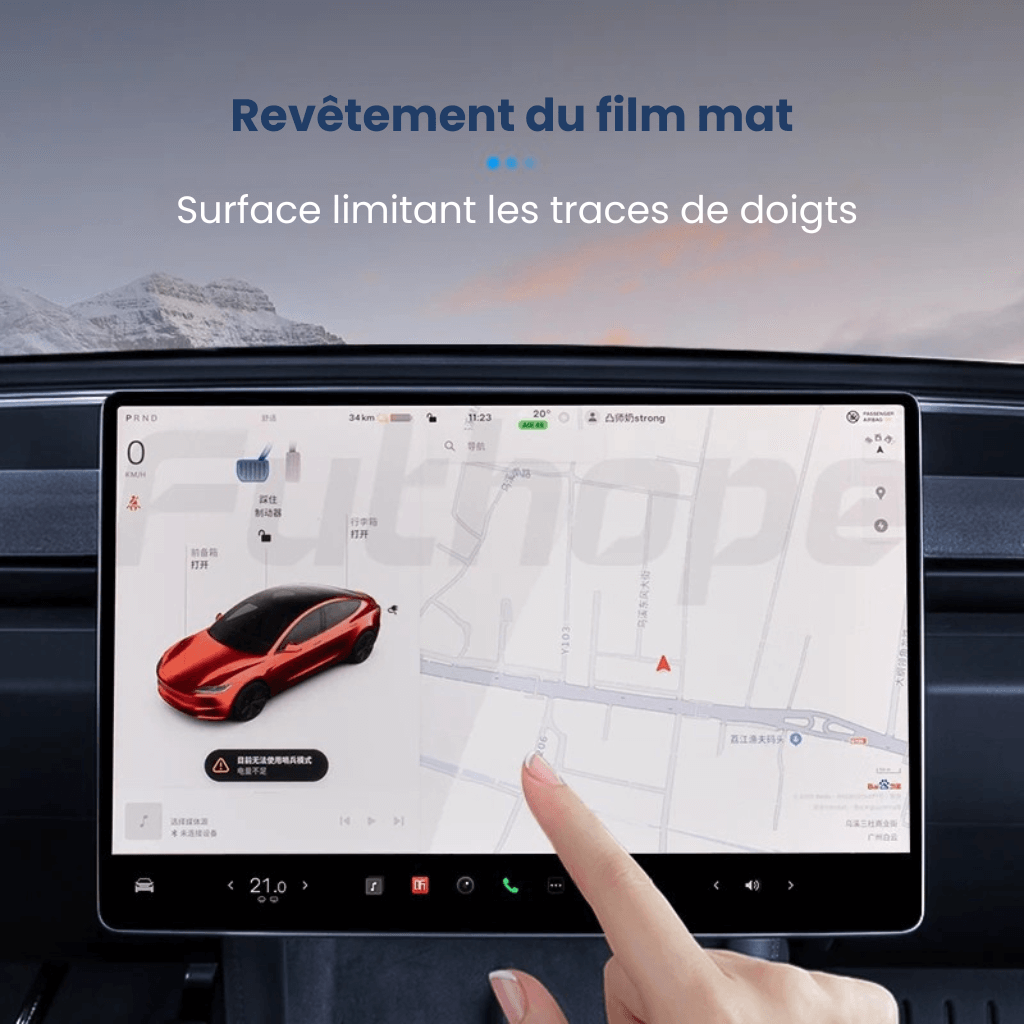 Écran tactile de Tesla avec film mat limitant les traces de doigts pour une meilleure visibilité.