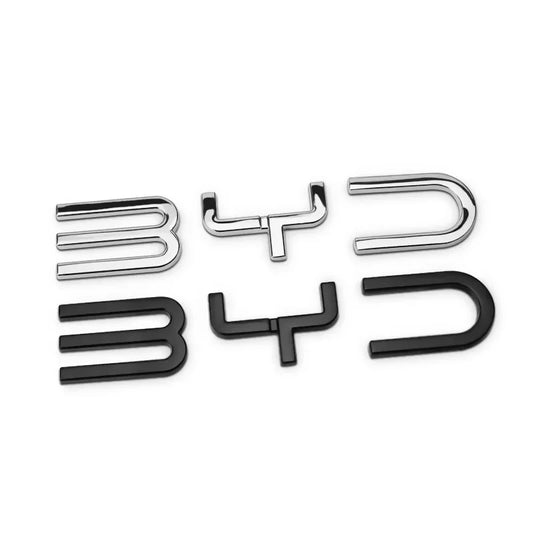 Emblèmes BYD métalliques pour personnaliser véhicules électriques, incluant modèles Atto, Dolphin, Surf et plus.