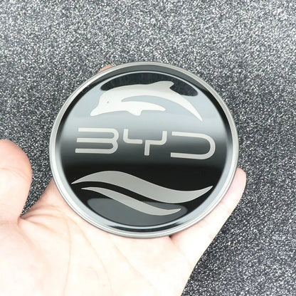 Emblème de volant BYD en inox avec logo de dauphin et finition élégante pour personnaliser votre véhicule.